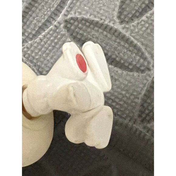 Littlest Pet Shop LPS #3 White bunny rabbit 2004 Long Ears Eyelashes Magnet 3‎ - Picture 3 of 6